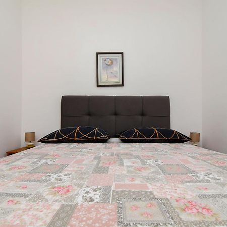 Apartments Biserka - 50 M From Beach Трогир Экстерьер фото