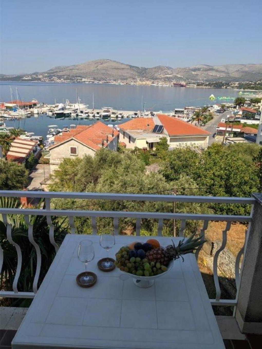 Apartments Biserka - 50 M From Beach Трогир Экстерьер фото