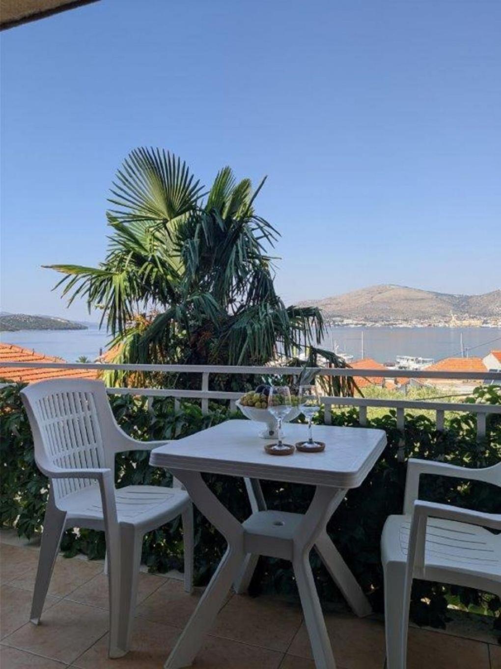 Apartments Biserka - 50 M From Beach Трогир Экстерьер фото