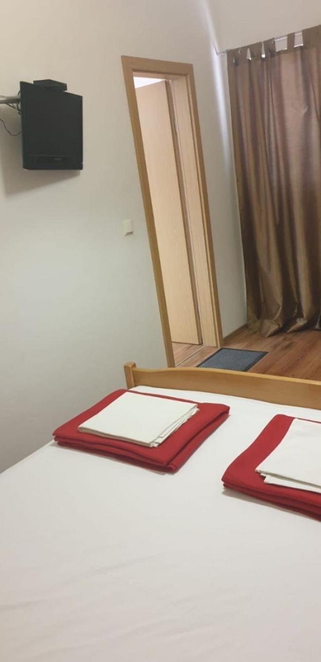 Apartments Biserka - 50 M From Beach Трогир Экстерьер фото