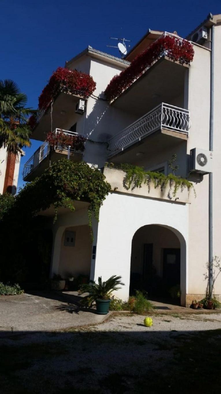 Apartments Biserka - 50 M From Beach Трогир Экстерьер фото