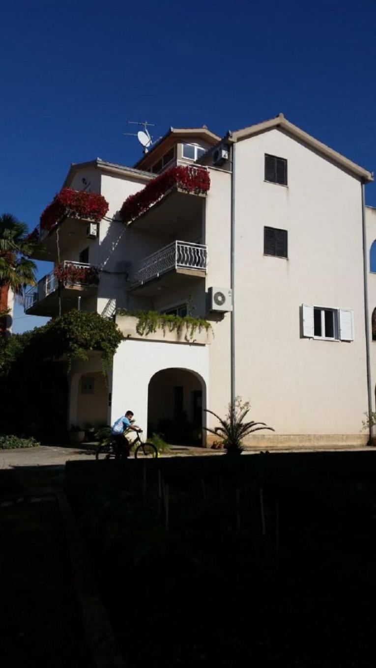 Apartments Biserka - 50 M From Beach Трогир Экстерьер фото