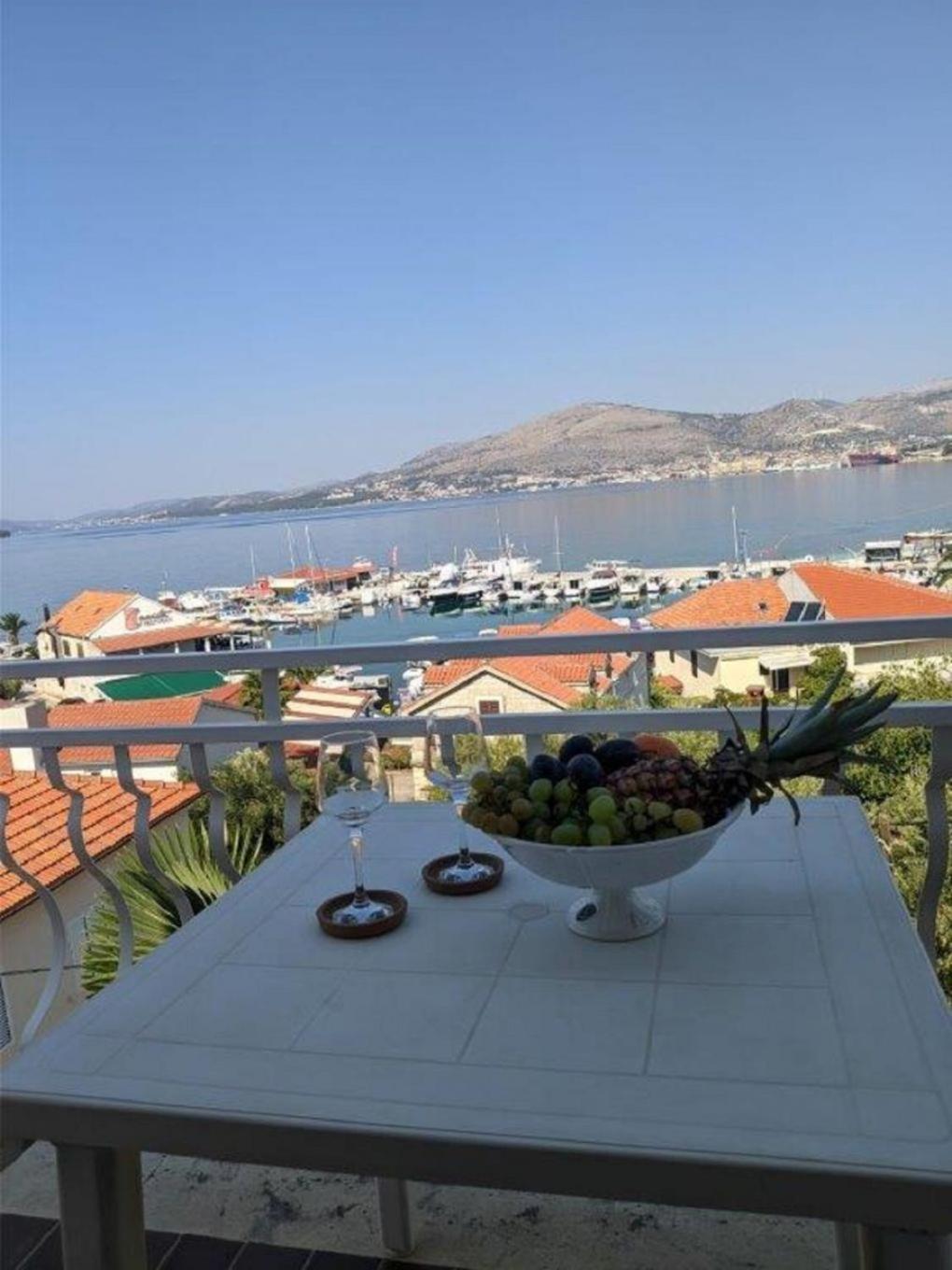 Apartments Biserka - 50 M From Beach Трогир Экстерьер фото