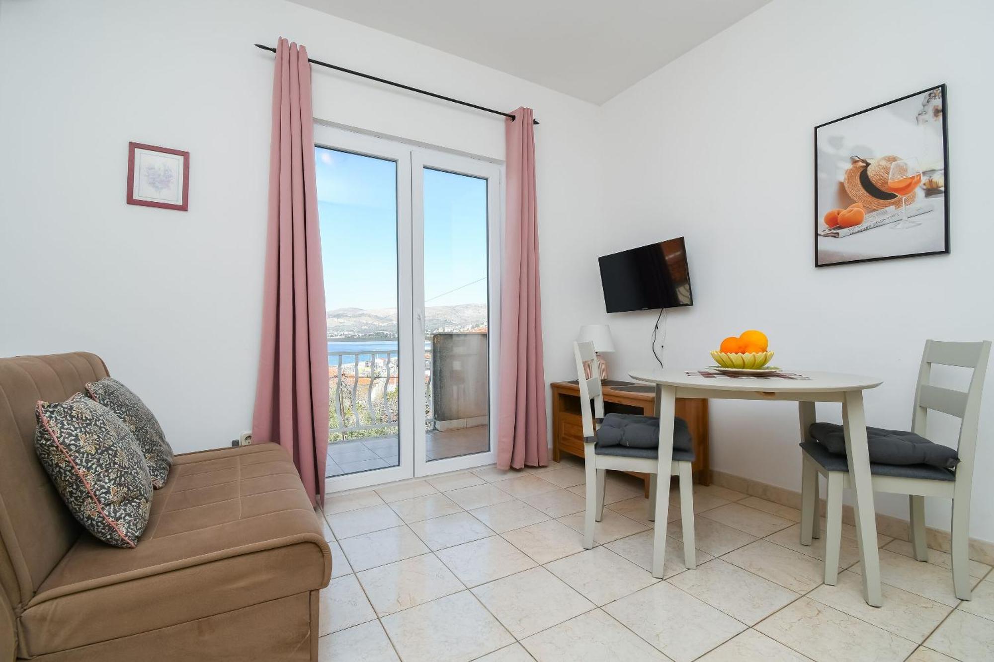 Apartments Biserka - 50 M From Beach Трогир Экстерьер фото