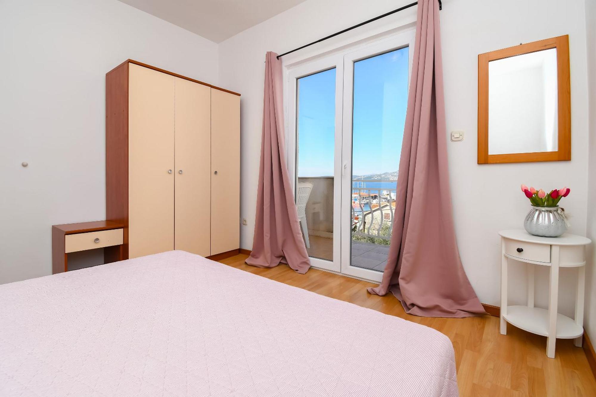 Apartments Biserka - 50 M From Beach Трогир Экстерьер фото
