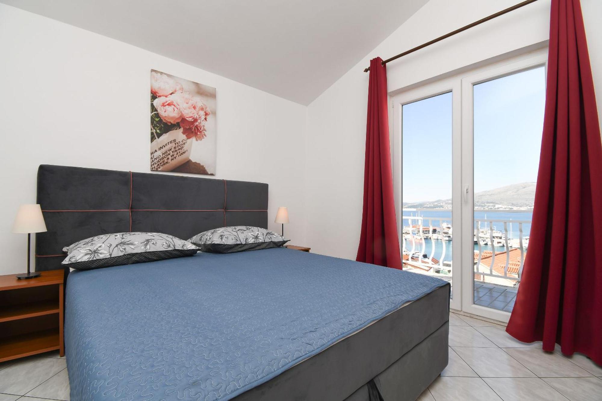 Apartments Biserka - 50 M From Beach Трогир Экстерьер фото
