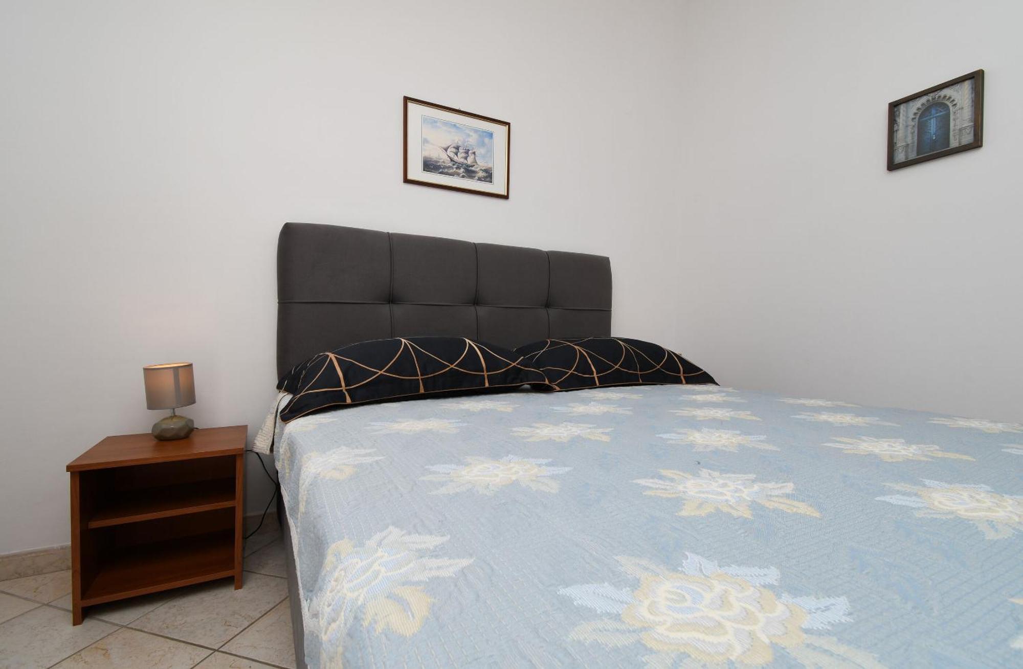 Apartments Biserka - 50 M From Beach Трогир Экстерьер фото