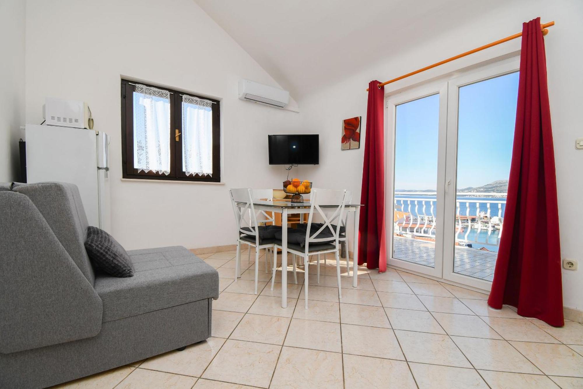 Apartments Biserka - 50 M From Beach Трогир Экстерьер фото
