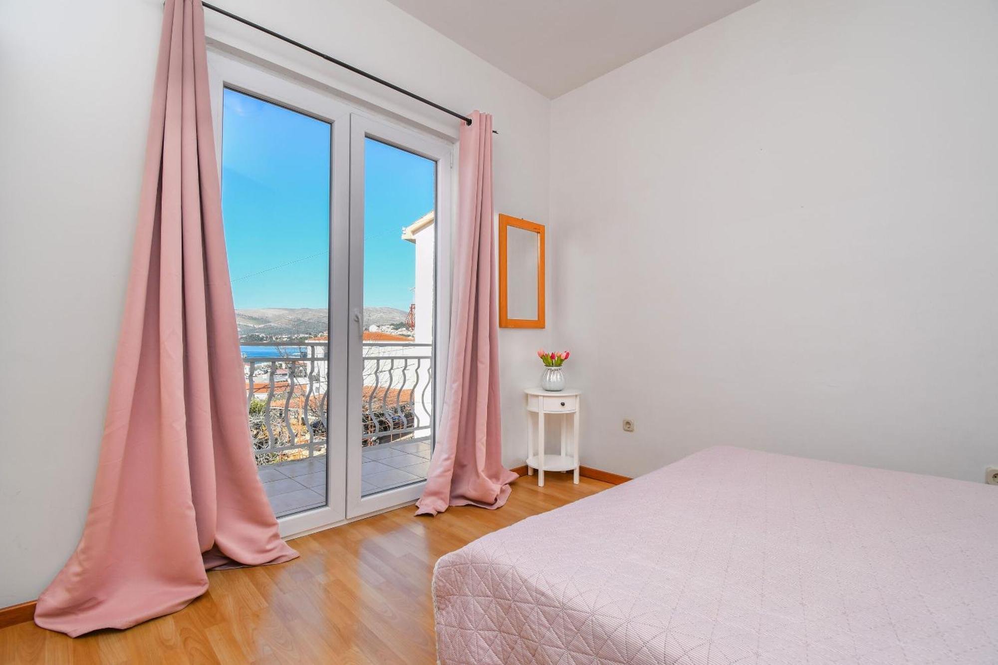 Apartments Biserka - 50 M From Beach Трогир Экстерьер фото