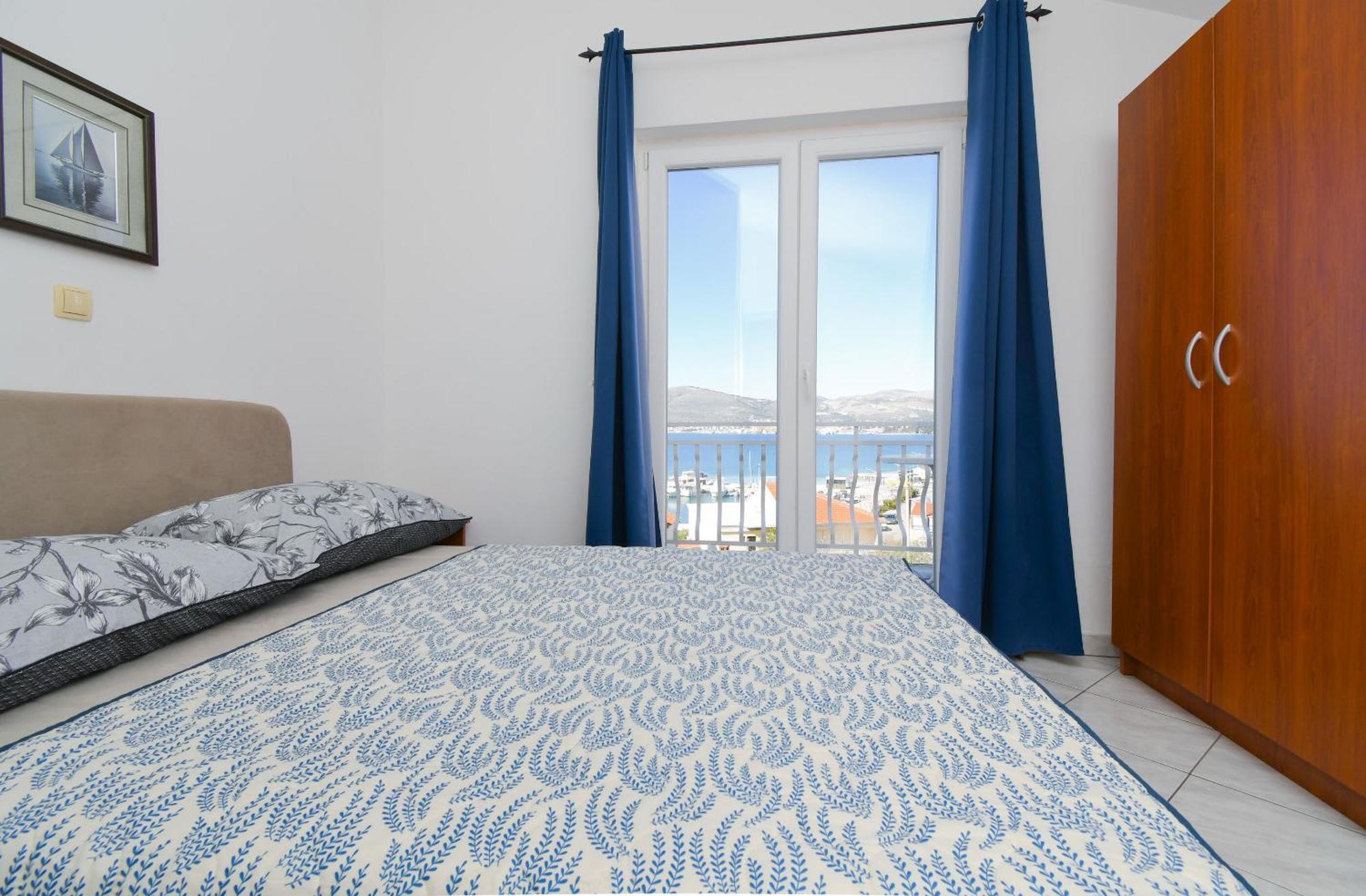 Apartments Biserka - 50 M From Beach Трогир Экстерьер фото
