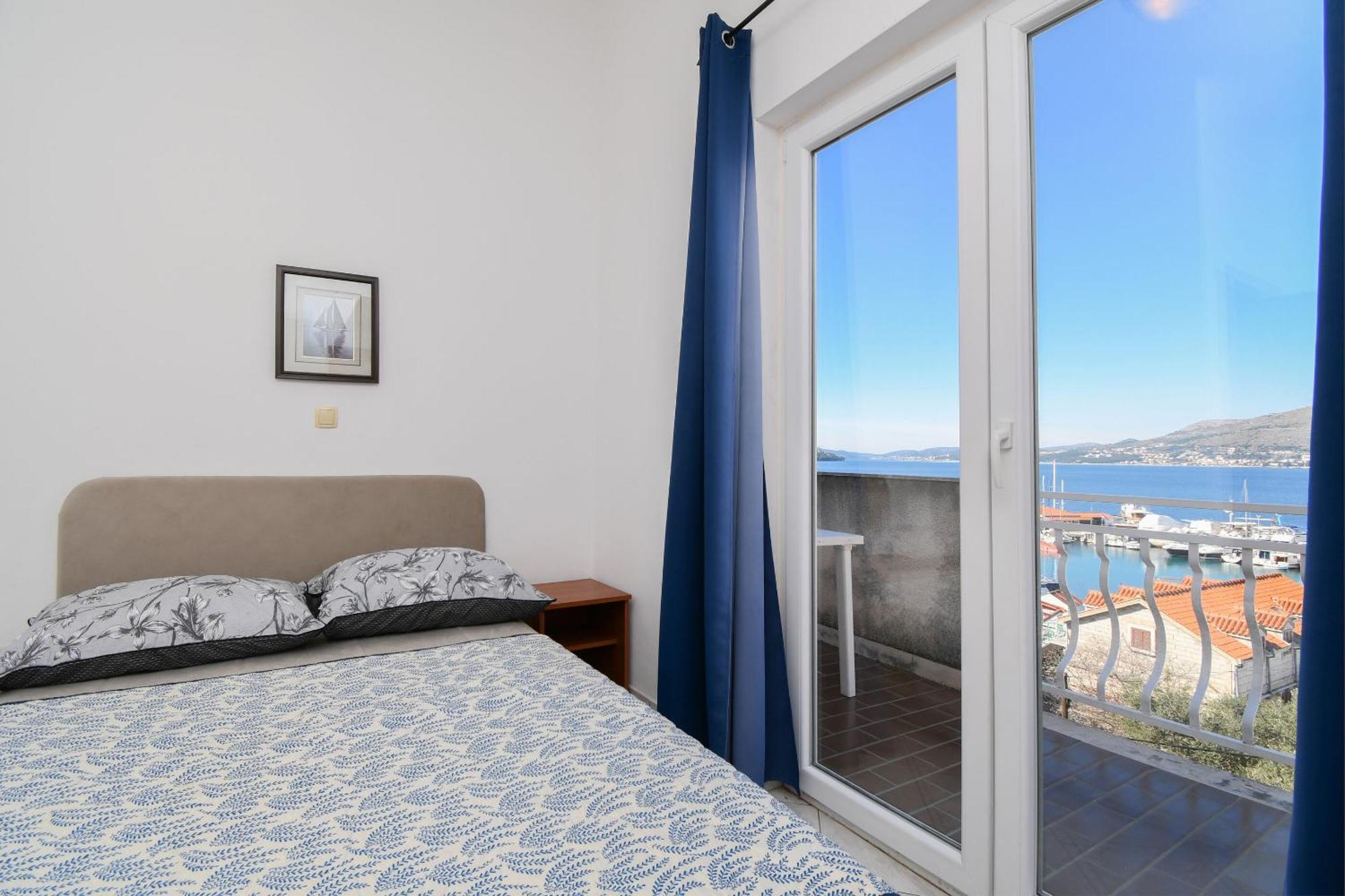 Apartments Biserka - 50 M From Beach Трогир Экстерьер фото