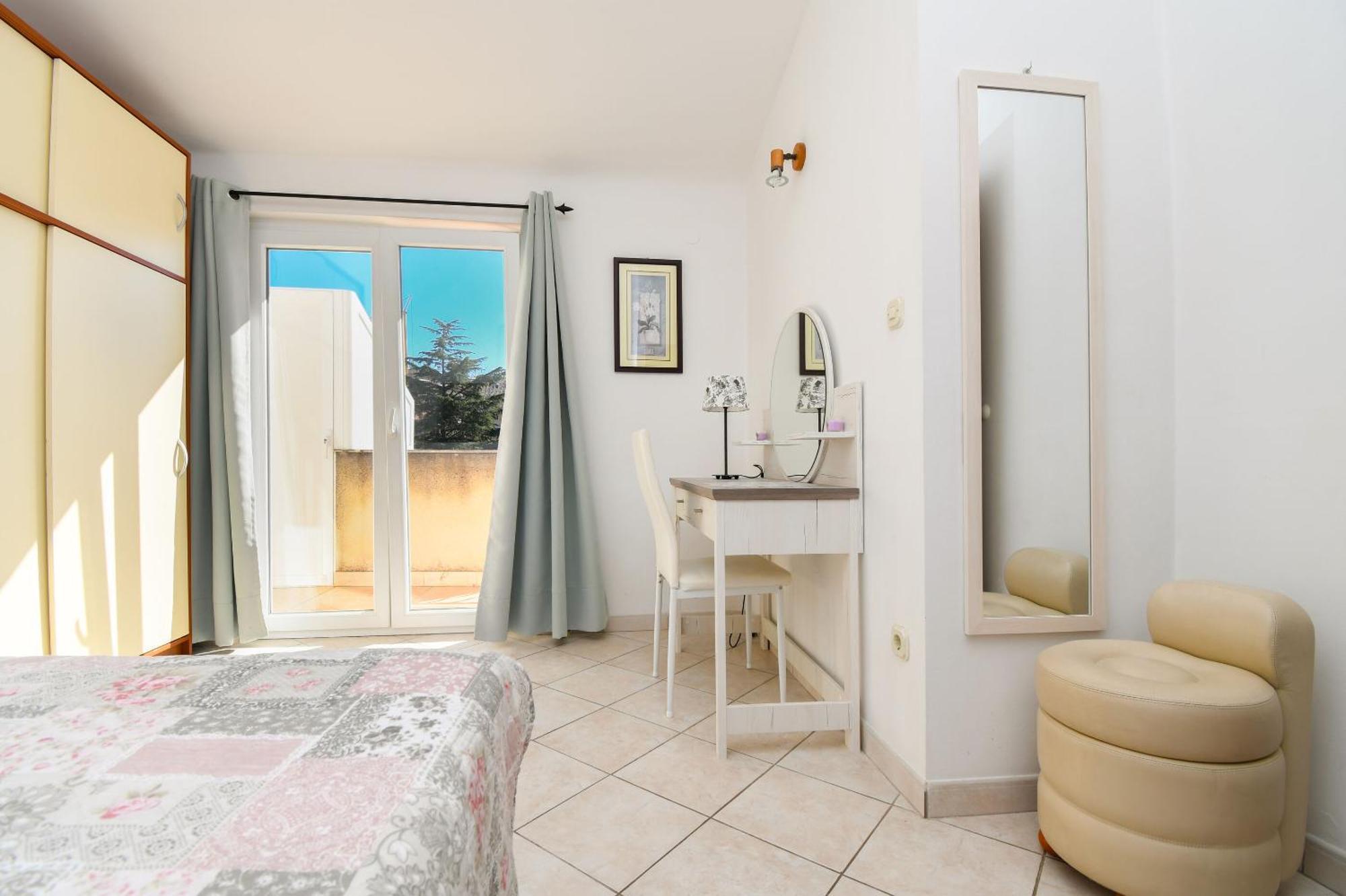 Apartments Biserka - 50 M From Beach Трогир Экстерьер фото