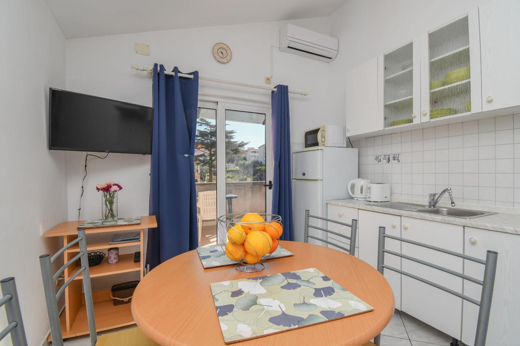 Apartments Biserka - 50 M From Beach Трогир Экстерьер фото
