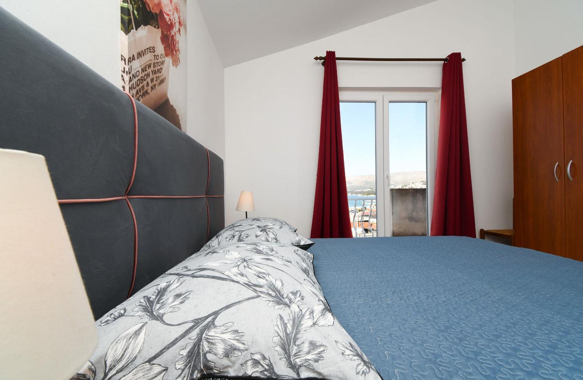 Apartments Biserka - 50 M From Beach Трогир Экстерьер фото