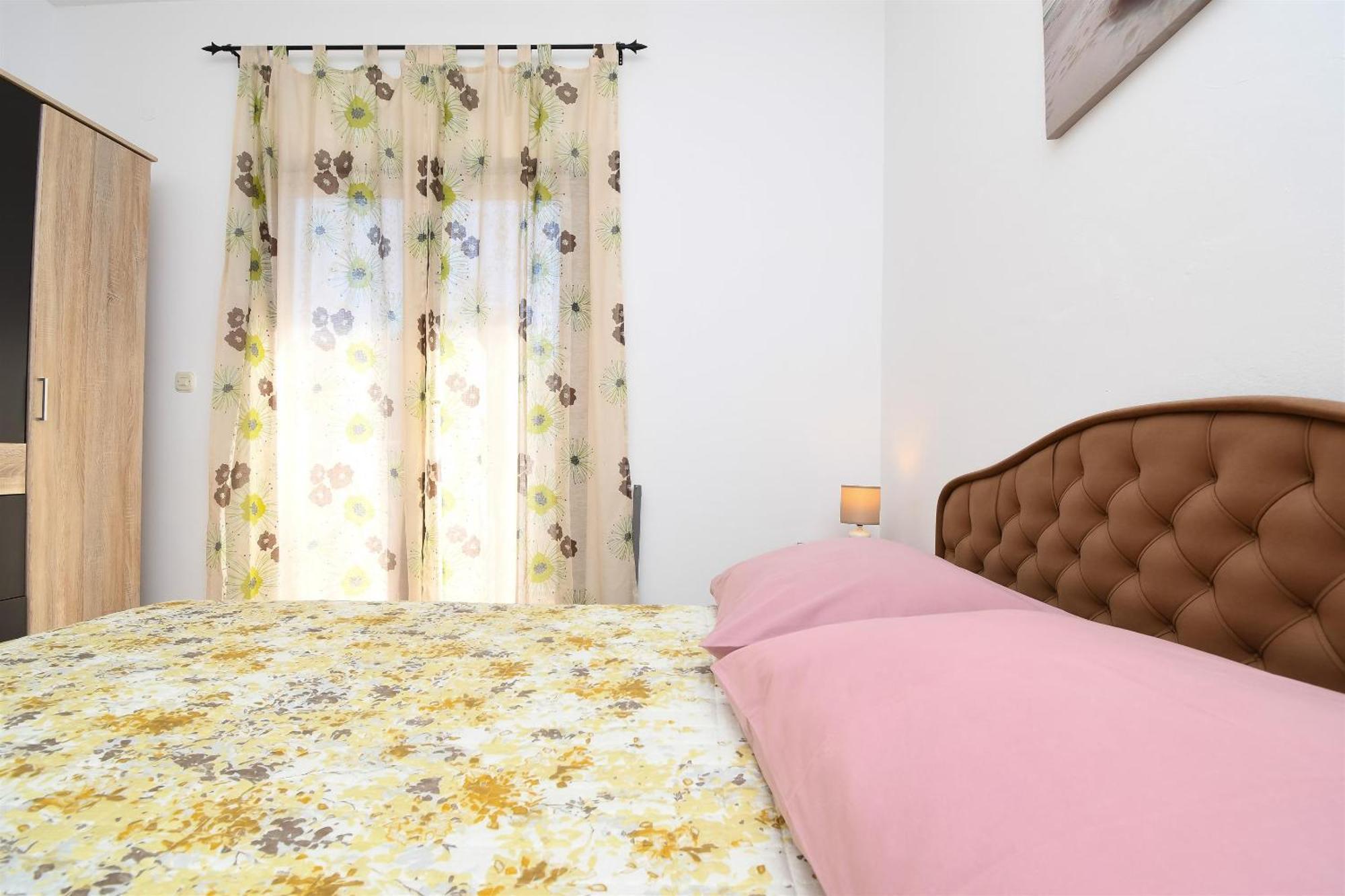 Apartments Biserka - 50 M From Beach Трогир Экстерьер фото