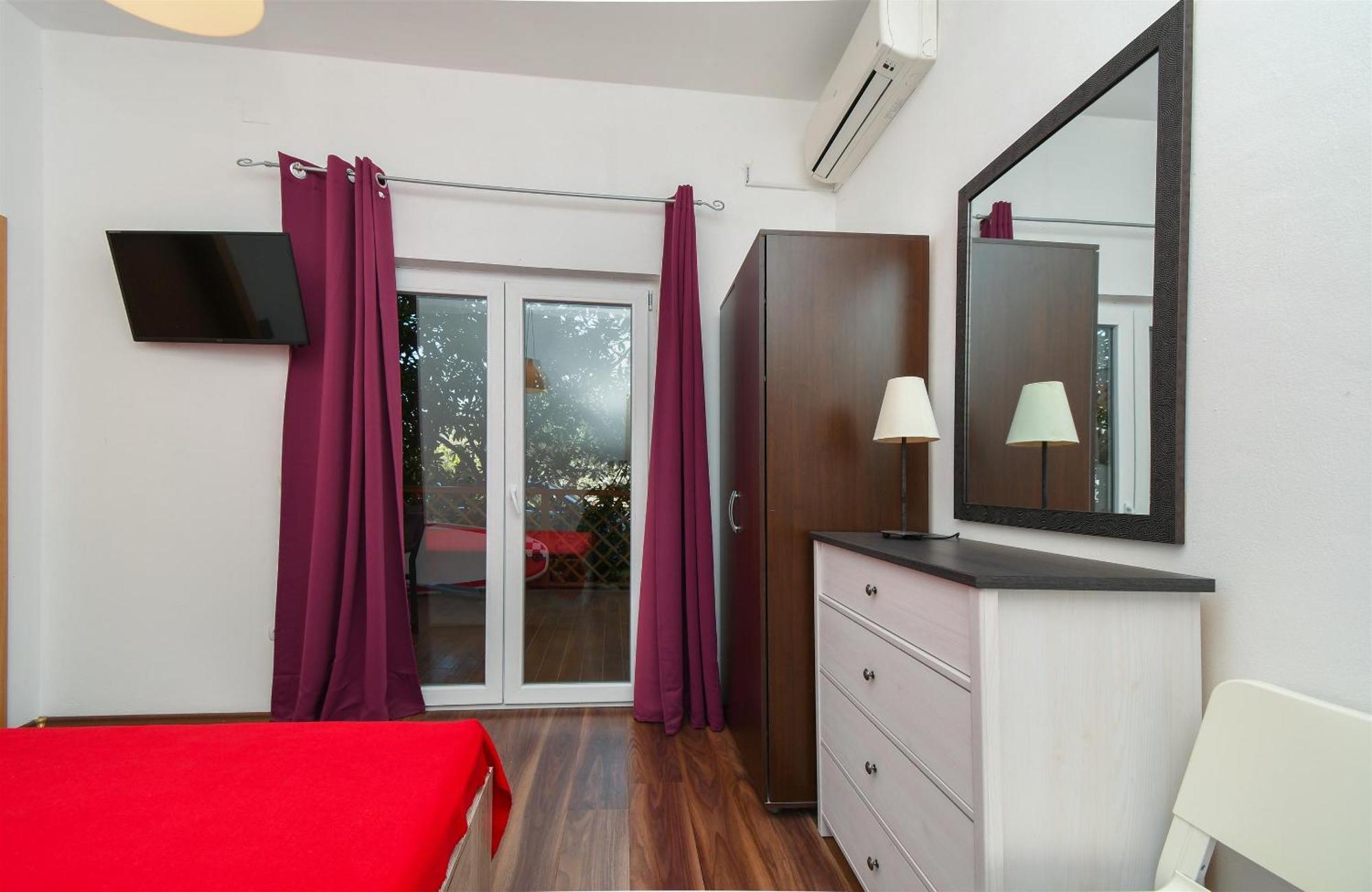 Apartments Biserka - 50 M From Beach Трогир Экстерьер фото