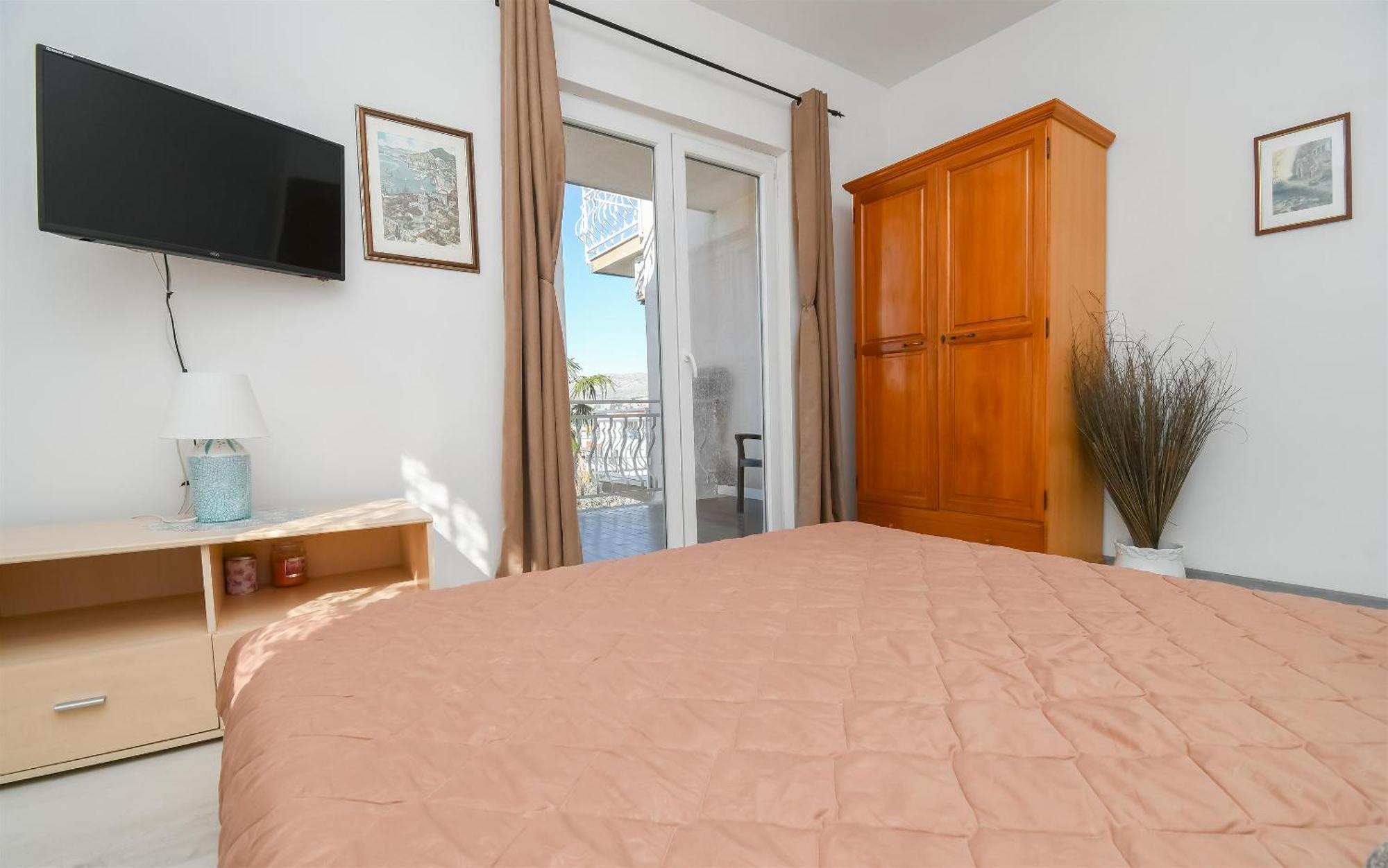 Apartments Biserka - 50 M From Beach Трогир Экстерьер фото