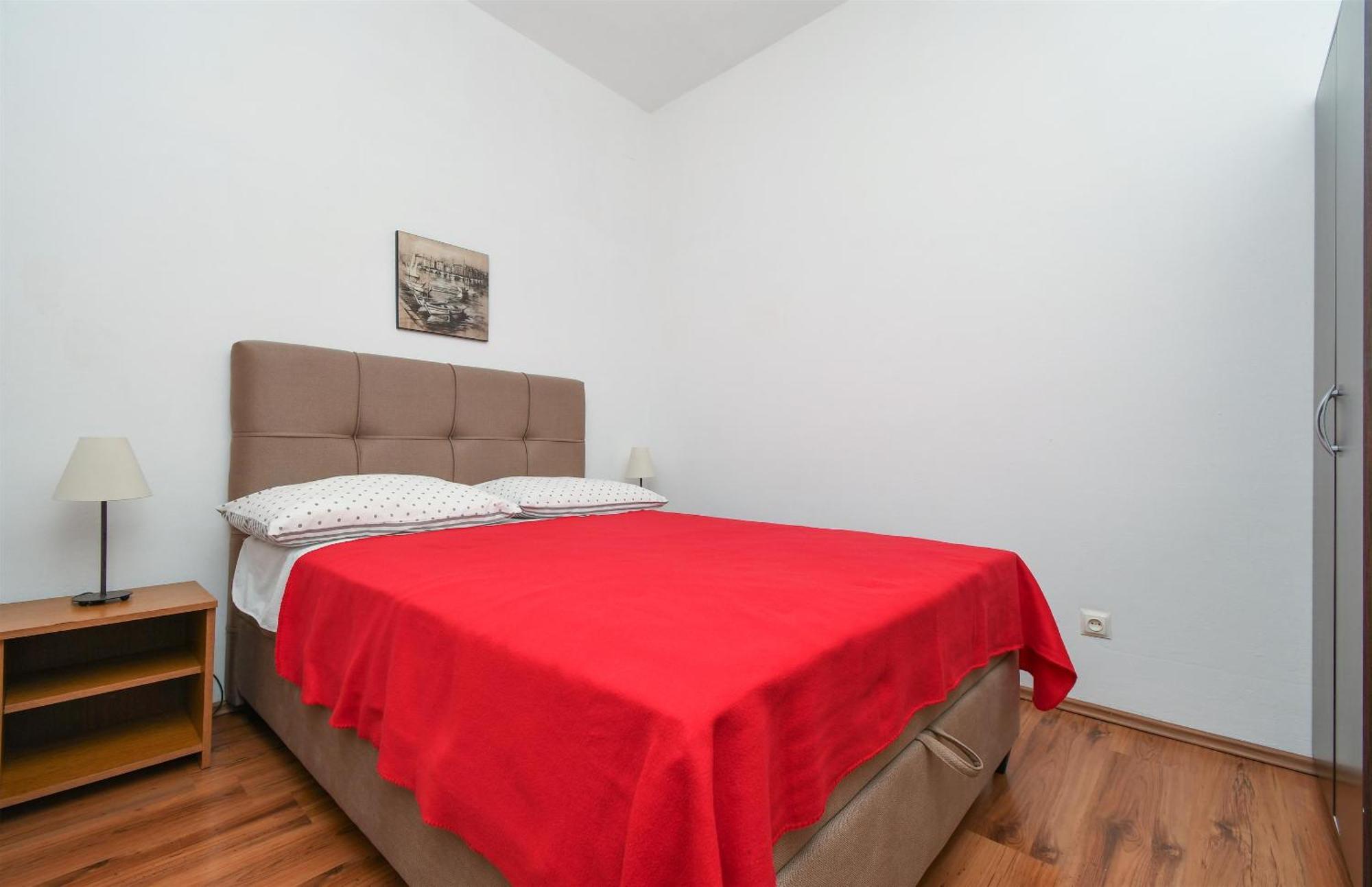 Apartments Biserka - 50 M From Beach Трогир Экстерьер фото