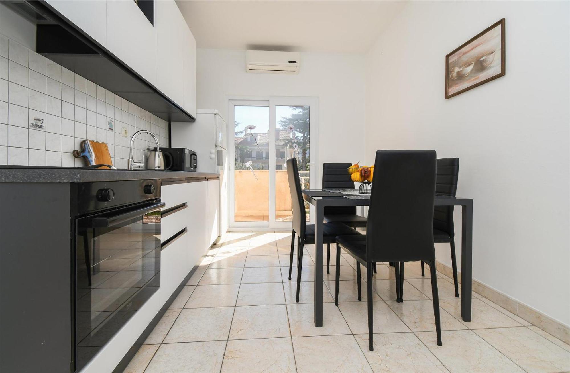 Apartments Biserka - 50 M From Beach Трогир Экстерьер фото