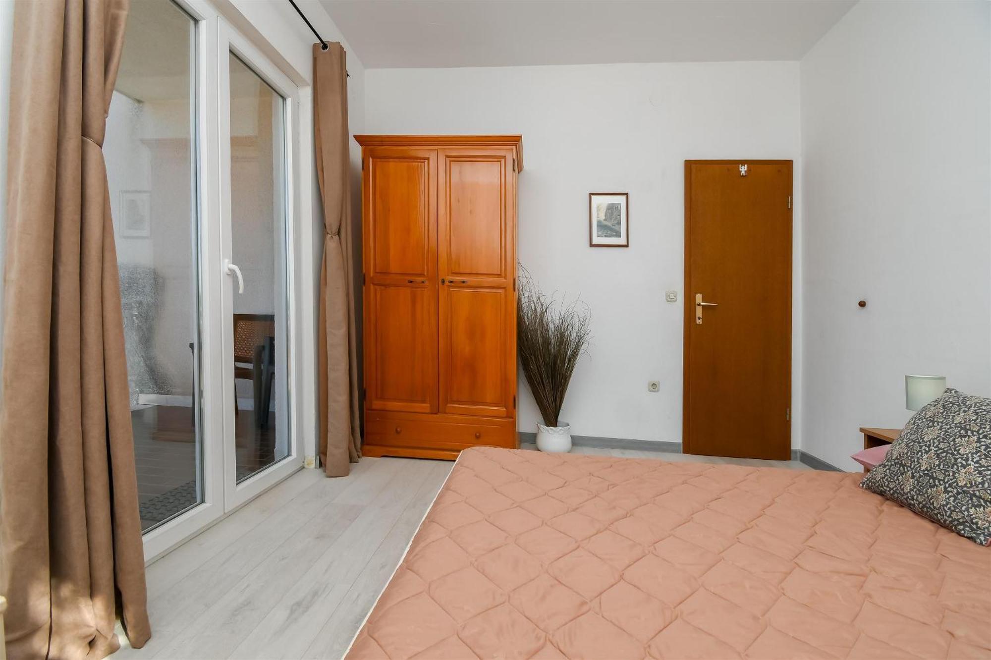 Apartments Biserka - 50 M From Beach Трогир Экстерьер фото